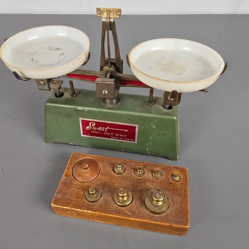 Vintage swest small gold - swest, scale