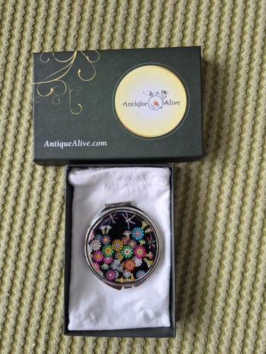 New mother pearl - of, compact