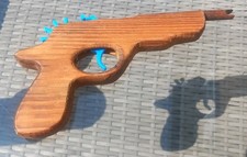 VINTAGE WOODEN RUBBER BAND TOY GUN.