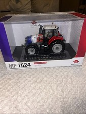 1:32 Scale universal Hobbies Massey Ferguson 7624 Tractor Bleu Blanc Rouge Rare