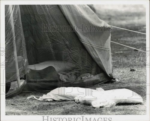1977 press photo scout - photo, tent