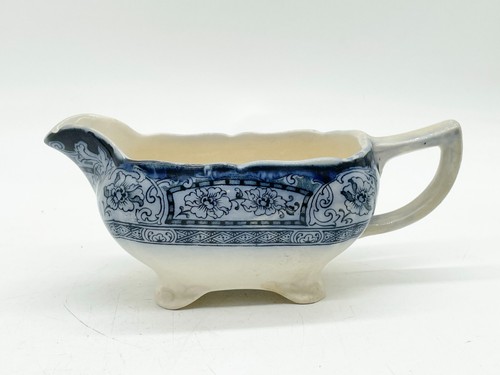 Vintage small gravyboat - small,