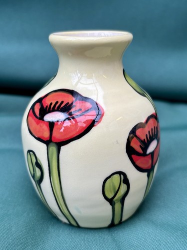 Lacey poppies vase and a - poppies,