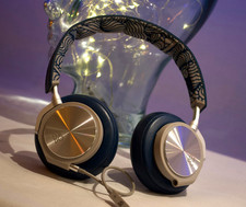 B&O Bang and Olufsen Beoplay
