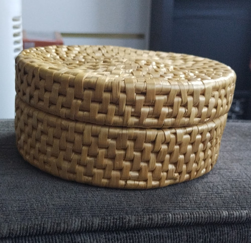 Round woven wicker - round,