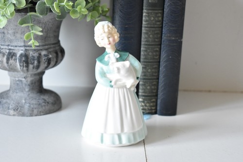 Vintage royal doulton figurine - royal,