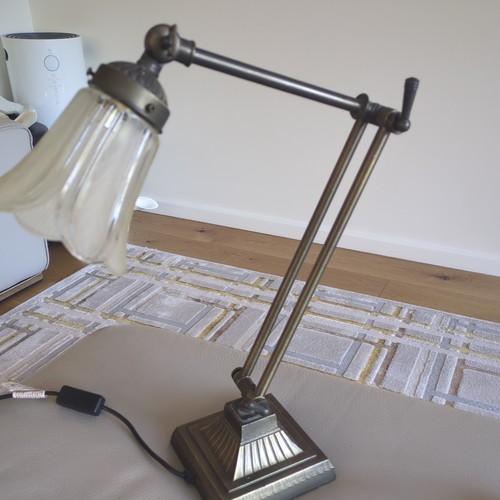 Vintage gold tone desk lamp - gold,