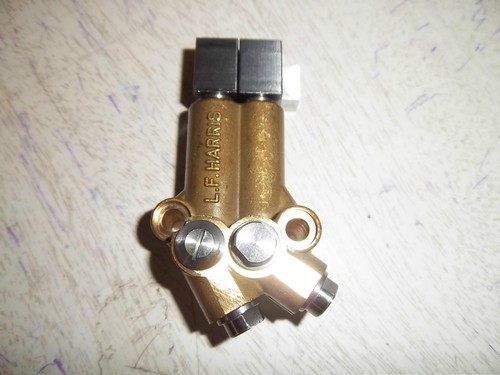 Triumph valve oil - 4-valve, pump