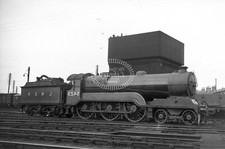 LNER B2 locomotive model train