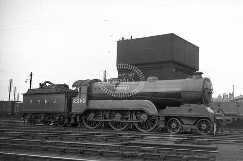 Lner locomotive model train - b2,