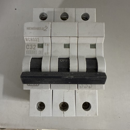 Mem mcb c32 amp - amp, phase