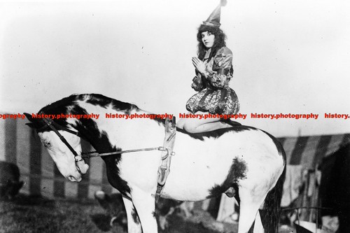 F002495 circus girl - circus, and