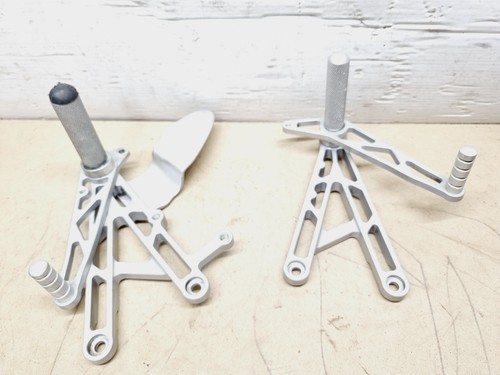 Yamaha 4xv rearsets race - yamaha,