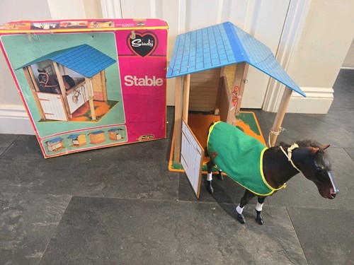 Vintage sindy horse stable - sindy,