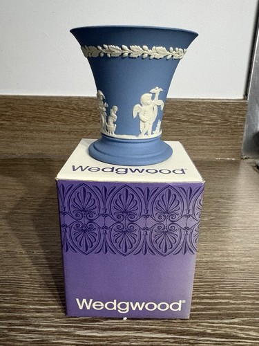 Wedgwood jasperware blue small - blue,