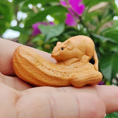 M9047 hand carved boxwood - -, 2"