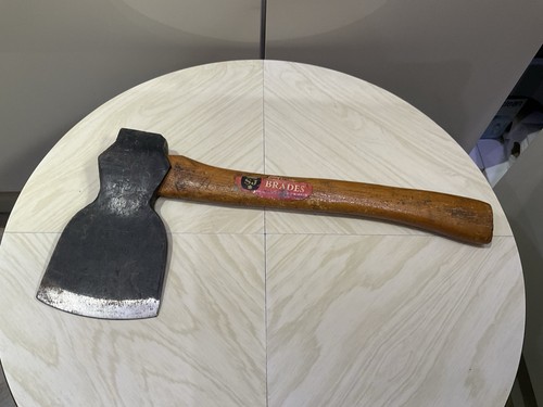 Brades carpenters side axe - side,