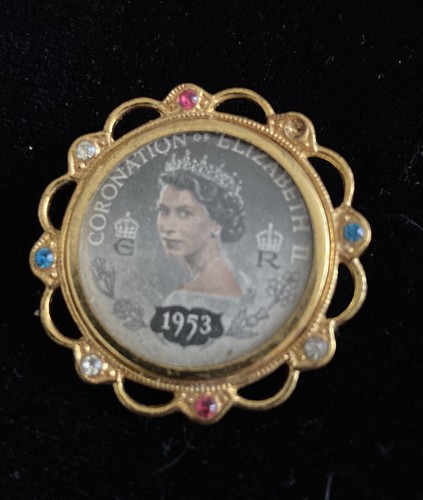 Queen coronation 1953 - , brooch