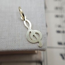 Small 9ct Gold Stamped Treble