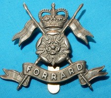 GENUINE QUEENS OWN YORKSHIRE YEOMANRY REGIMENT BRITISH MILITARY CAP BADGE W/M