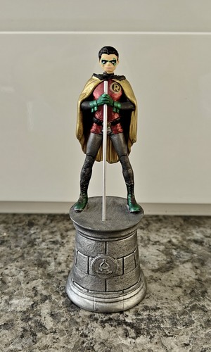 Robin chess figure - dc,