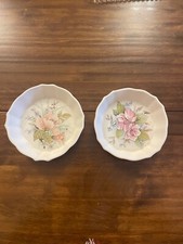 Beautiful vintage Two trinket