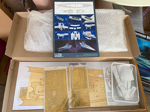Trumpeter 200 hms hood - hood, model
