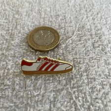 Arsenal Trainer Badge, Brooch, White/Red Enamel Pin