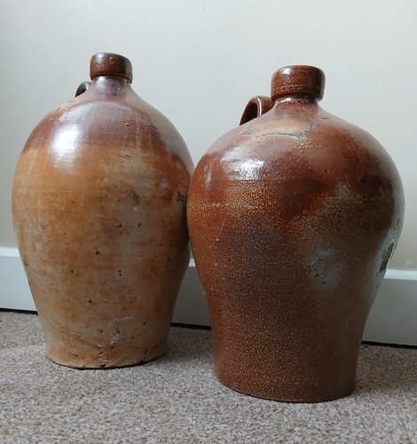 Two 17th century stoneware - 17th,