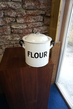 Vintage Kitchenalia Décor