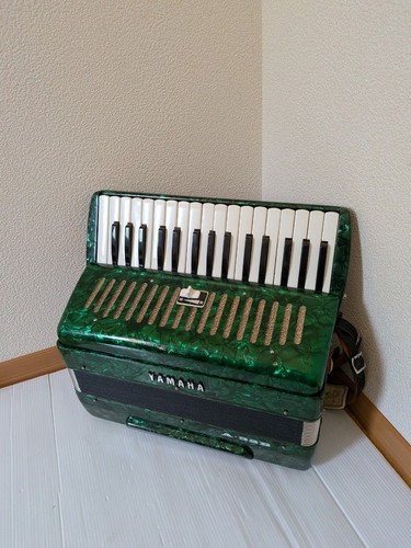 Yamaha accordion 32b green - a-32b,