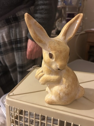 Unmarked rabbit figurine - rabbit,