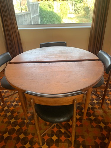 Plan table and chairs - ,