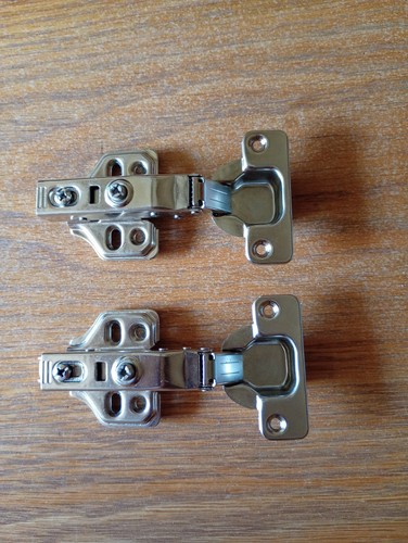 Soft close cabinet hinges - close,