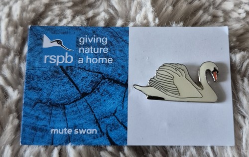 Rspb bird pin badge - bird,