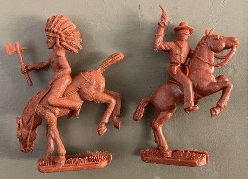 Vintage plastic toy soldiers - toy,