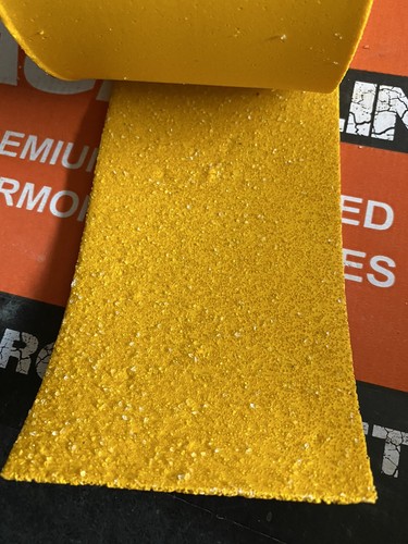 10m yellow line - yellow, road