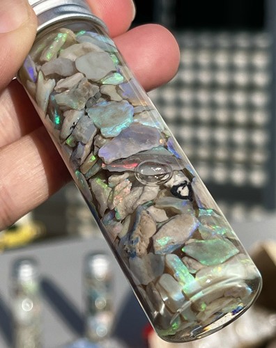 Opal rough jar 90ct - rough,