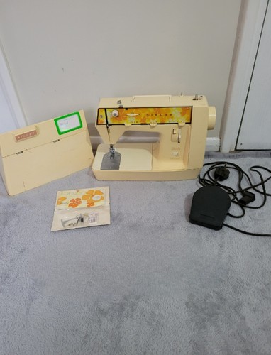 Retro 1970s singer starlet - 1970s,