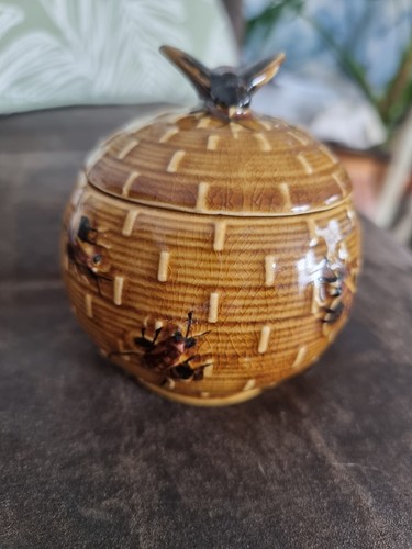 Vintage bee lid - , pottery