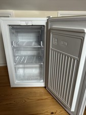 Essentials CUF50W18 Under