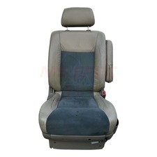 Nissan Elgrand E50 Driver