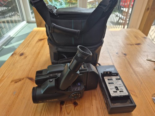 Sanyo camcorder charger - sanyo,