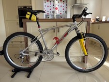 GT AVALANCHE MOUNTAIN BIKE