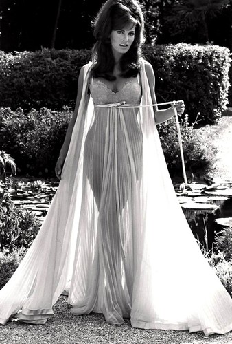 Raquel welch glossy - raquel,