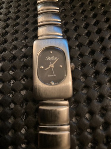 Reflex quartz black oval