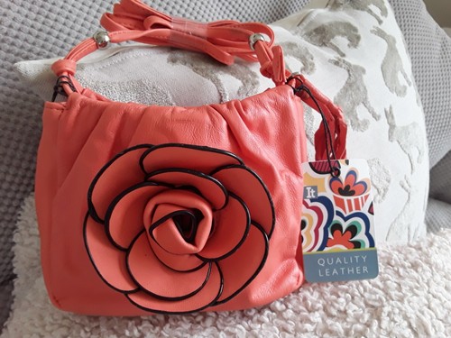 Small leather coral shoulder - leather,