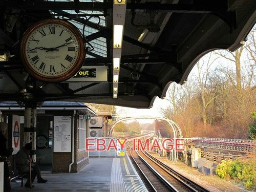 Photo colindale tube - photo,
