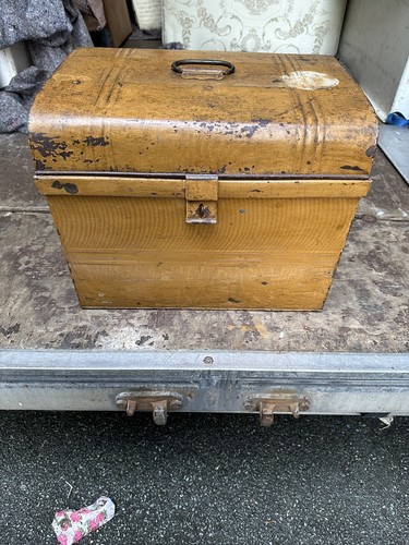 Vintage old trunk - trunk, logs