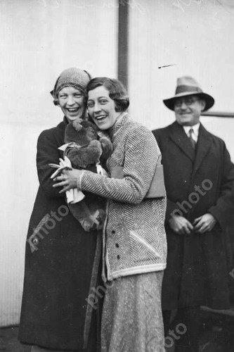 English aviatrix amy johnson - aviatrix,